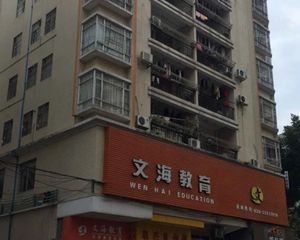东汇城附近、电梯3房2卫、单边位格局
