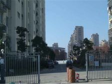 小区是安置房有电梯近上师大200米出行方便。