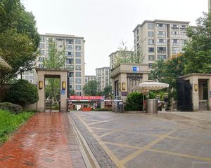 九龙仓时代小镇4室1厅东南北