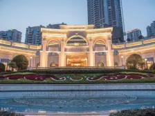 北滨路御龙天峰,精装四房,全江景,轻轨旁,近商圈。