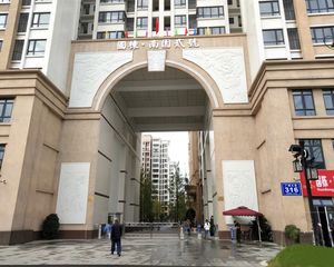 国栋南园贰号 4室1厅 东南