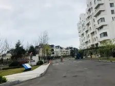 招商马尔贝拉 联排别墅 打头房 地上三层 前后院带露台