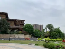 小区环境优美,出行方便,业主诚心出售