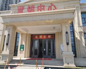 精装修小区环境好中间楼层采光没问题