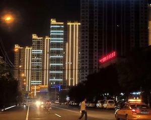 房子全新装修 中间楼层 拎包入住随时看房