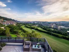 入户与马路平行出入更为便捷 前后花园 双层地下室