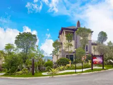 莲湖山庄少有的临湖独栋别墅,上下四层,花园达300平