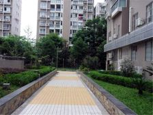 出行方便,小区环境好,户型方正,居住方便舒适