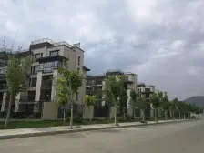 五期联排中间户,精装修的,带电梯。