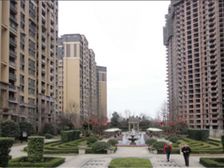 房东诚心出售,小高层花园小区。出门就是公园