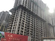 复式结构客厅挑高 纯毛坯不临不把 随时看房