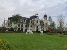 轻轨站5号线旁!湖景小区三房!价格可以谈诚意出售!