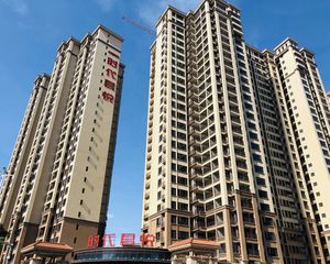 爱琴爱商圈三房采光充足购物方便,交通便利。