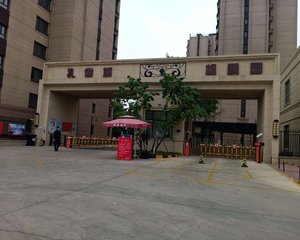 枫景园洋房三室二卫毛坯可随意装修带车位地下室