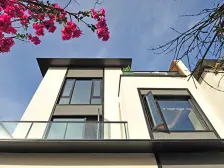 绿城大别墅 边户 两车位 位置好 可看湖景