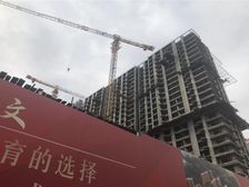 万郡一楼采光很好带地下室带小院带阳光房钥匙在手