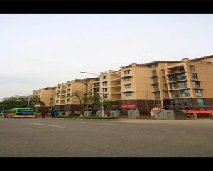东湖山门口畔山庭院97m24室双卫一梯两户洋房