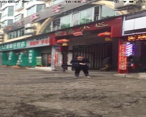 世纪联华旁,带近200平屋顶花园。经典错层,拎包入住