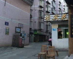 航宾花园4房2厅2卫房东是多余房产有杂物间