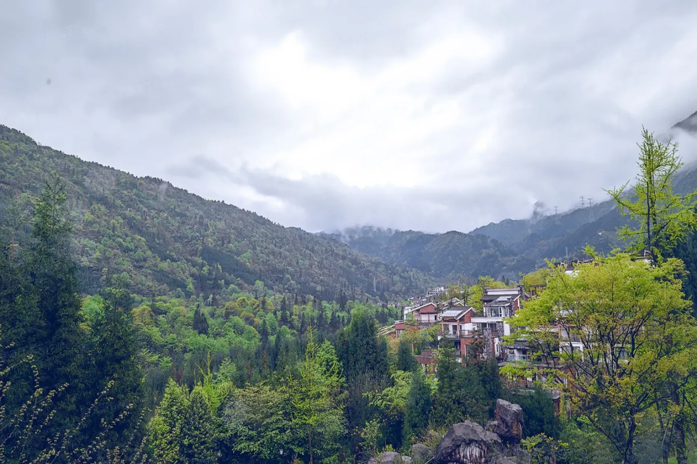 中国眉山七里坪