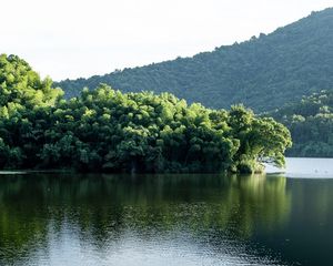 低密度洋房,房子位置好,小区环境优美,看房有钥匙