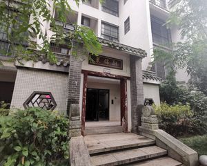 万隆清华坊4室2厅南北