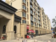 洋房带院地台式公园眼睛户型老证四居室得房率高