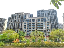 楼下江边公园,小区环境好,公交车站,看房方便有钥匙