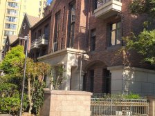 华府别墅 精装修 装修400+ 前后大院子 有车位