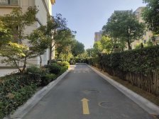 户型方正,采光刺眼,宽敞明亮,适合居住