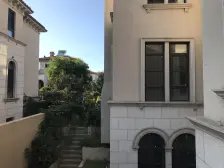 此房产权清晰,房主诚心卖,报盘价格比较低,有钥匙,