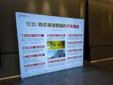 业主诚心出售。次新小区的房子。公园围绕环境好