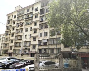 非顶楼 全亮间 带大车棚 房东诚心出售