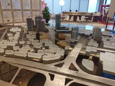 紧挨火车站地铁,电梯高层视野好,居家装修,几乎没住