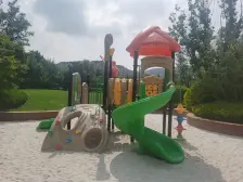 洋房大平层,有阁楼带露台,视野好。