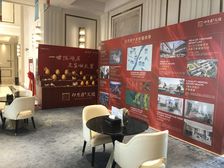 临湖小区中间楼层精装三房,业主未入住过,诚心出售!