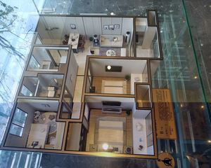 户型方正,居住舒适,出行便捷。