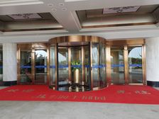 一线海景三房两卫户型,交房标准毛坯房,楼层高采光好