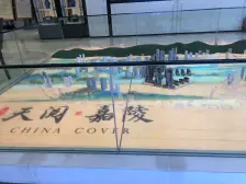 房子是二楼要带花园一梯两户看房方便直接去开门