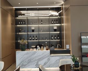 小区楼间距宽敞,停车方便。地理位置优越,近地铁口