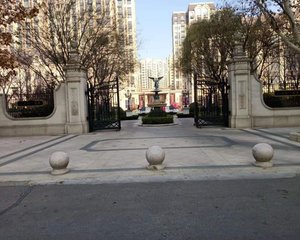 精装修,拎包入住,绿城物业,配套设施好,旁边公园