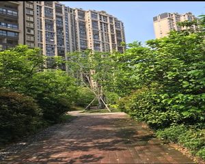 精装三开间朝南双阳台,中庭位置不靠高架,边套全明亮