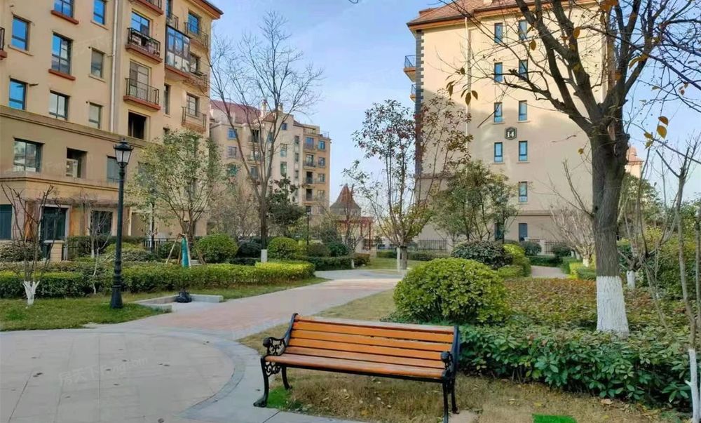 一手房顶复洋房带大露台 灞河河景房 中铁琉森水岸四室四叶草,西安