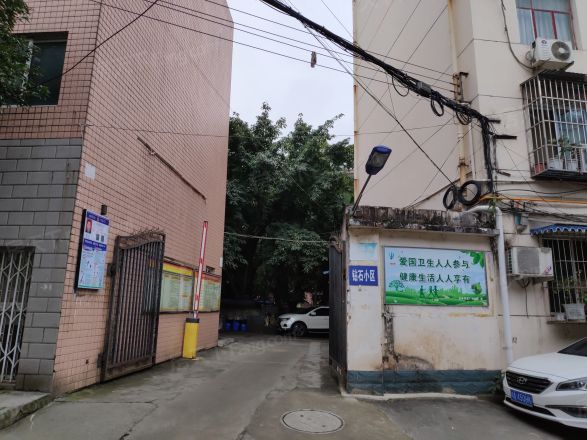 广场路20号院实景图