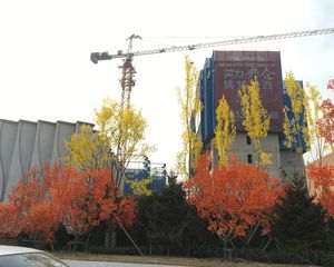 四室两厅两卫,精装修微住。客厅朝阳,两卧室朝阳。