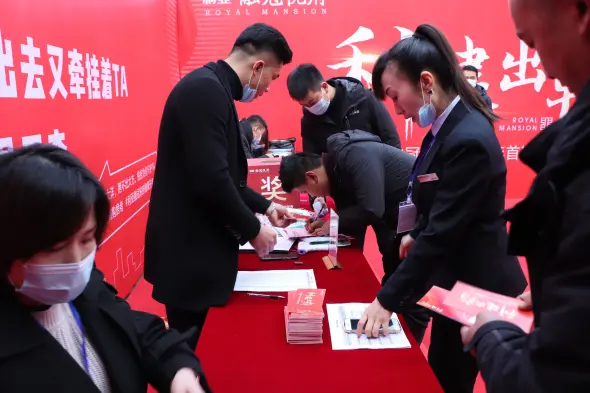 利亚融冠悦府活动现场