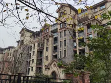 一楼带地下室带花园,户型方正,带前花园,南北朝向