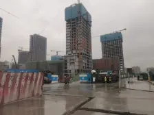 楼下就是商圈,4.7米净空使用空间多,5+10号双轨道