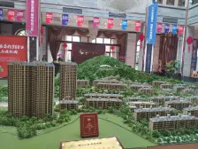 宏泰四季花城(红湾花城) 南北通透,采光好 装修好,环镜优美 中间楼层