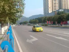 公园里的大平层,两梯两户品质高,中间楼层视野好